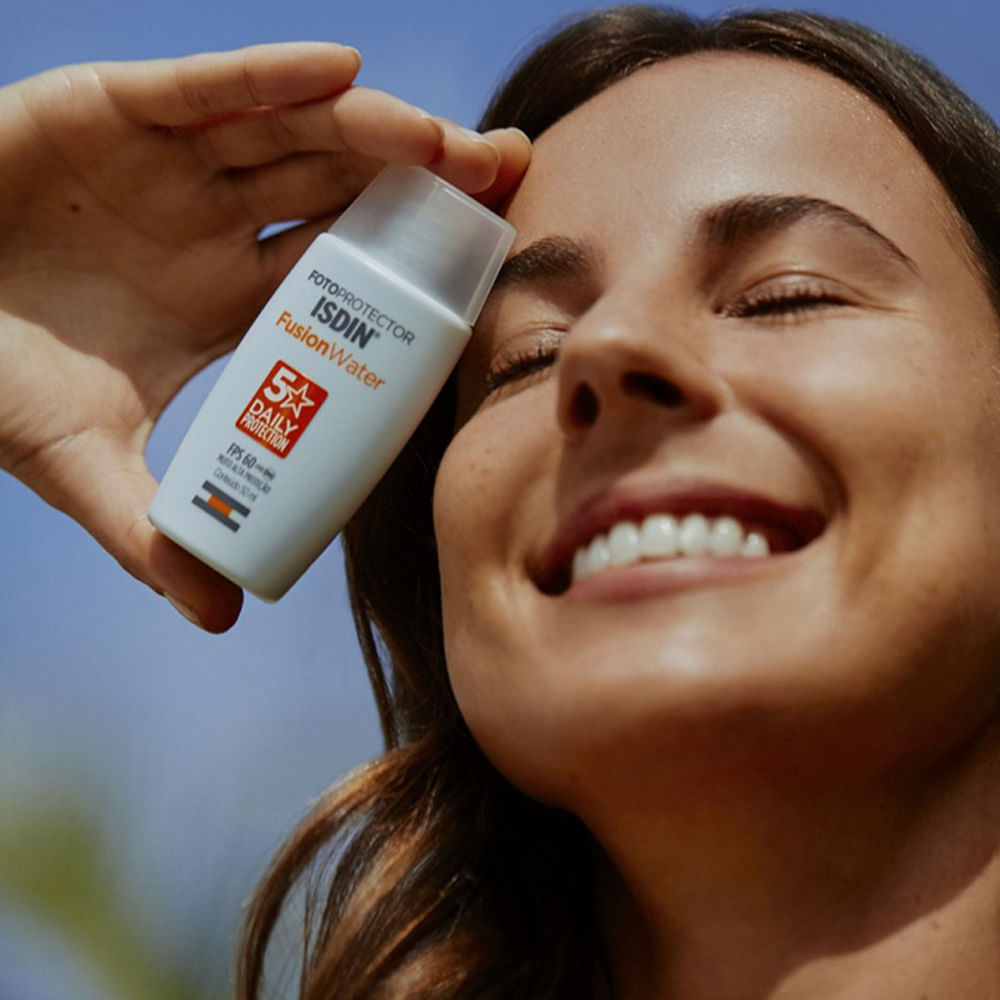 Protetor Solar Facial Isdin Fusion Water 5 Stars FPS 60 50 ml