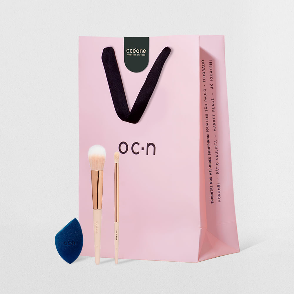 Kit Esponja de Maquiagem Azul +  Pincel para Blush Ocn3 + Pincel para Sombra Ocn8 + Sacola de Presente Pequena (4 Produtos)