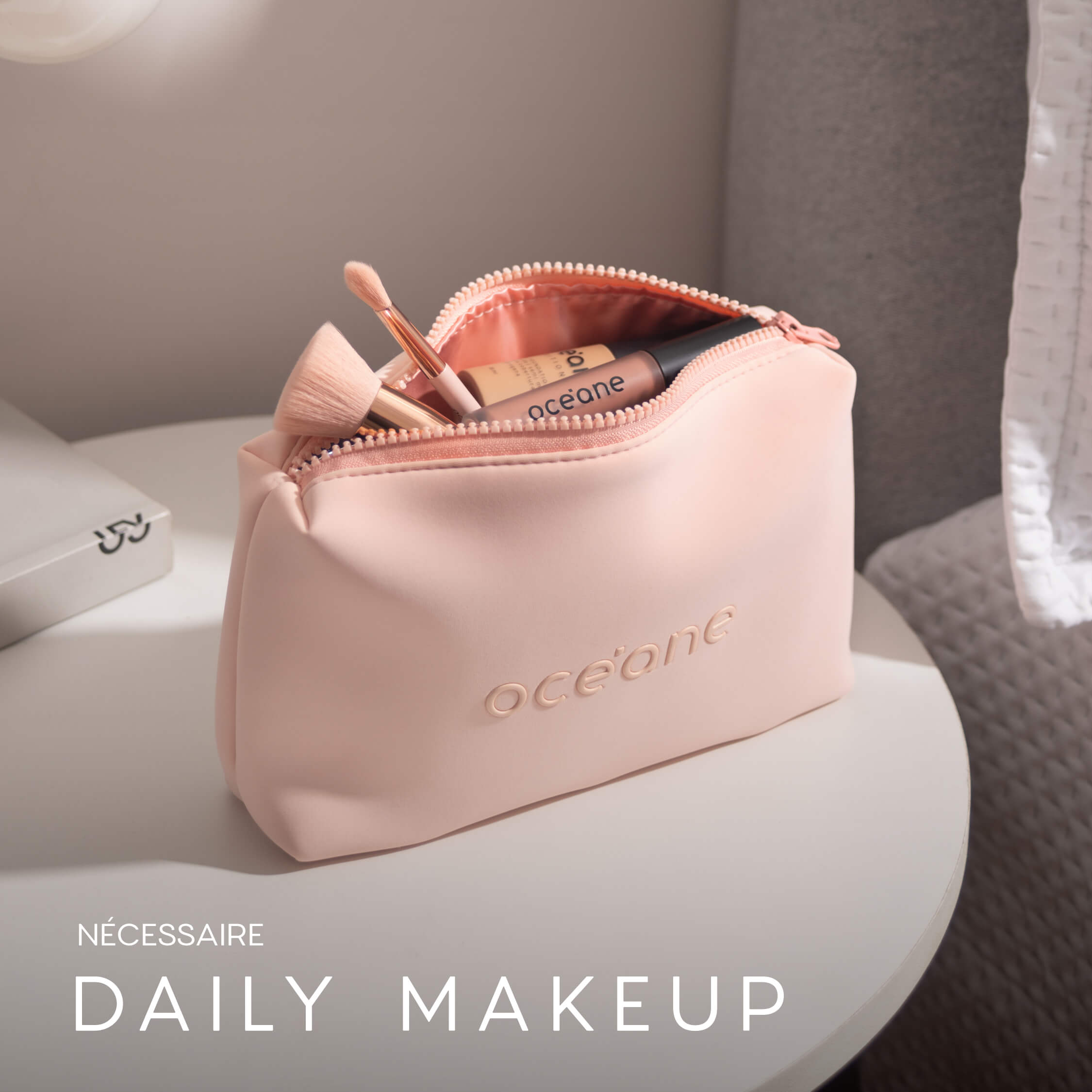 Kit Nécessaire Rosa Daily Makeup + Mini Pincéis Esponja de Maquiagem + Hair Clip