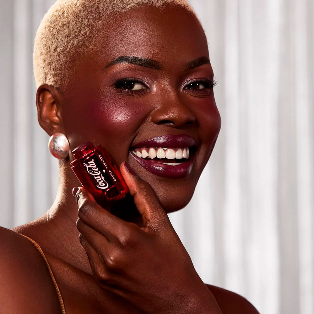 Blush em Bastão Coca-Cola  Bruna Tavares 7g Cor Intense Cherry